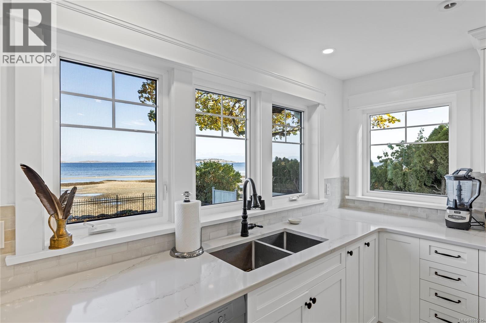 7694 Lantzville Rd, Lantzville