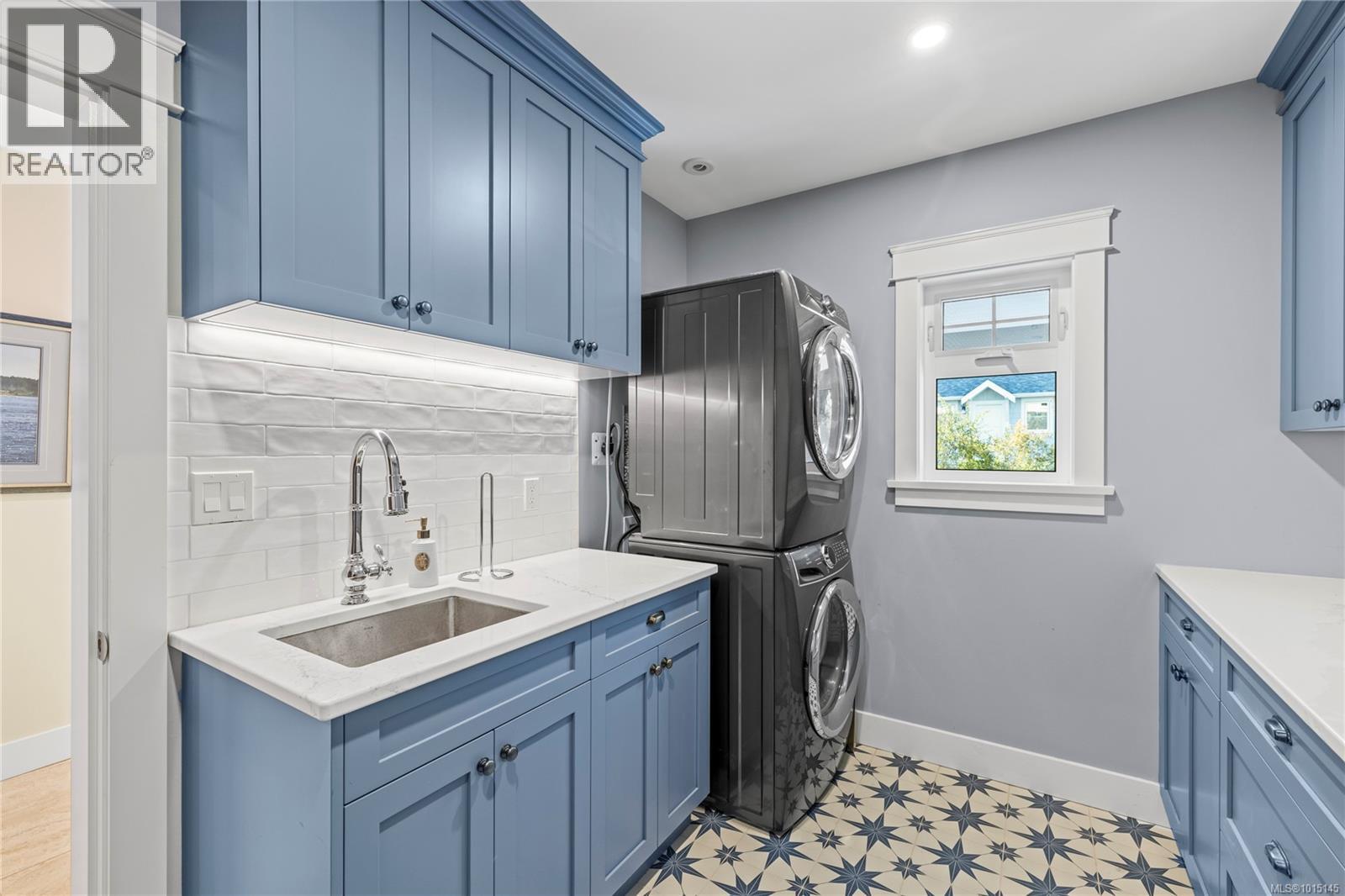 7694 Lantzville Rd, Lantzville