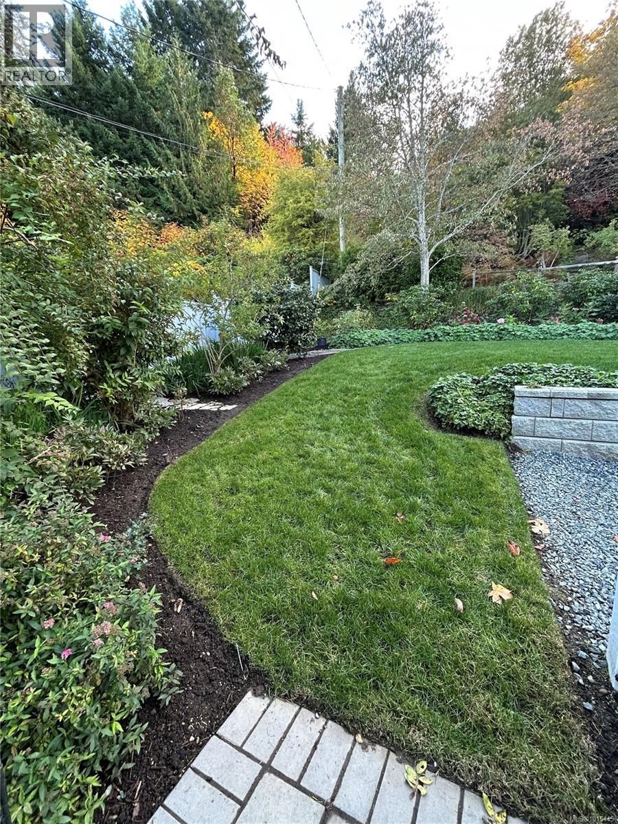 7694 Lantzville Rd, Lantzville