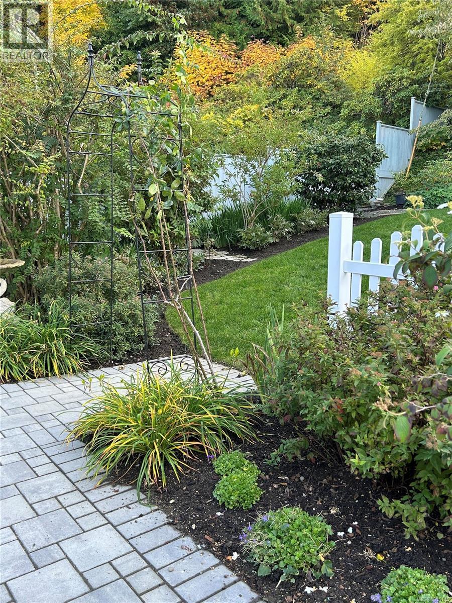 7694 Lantzville Rd, Lantzville