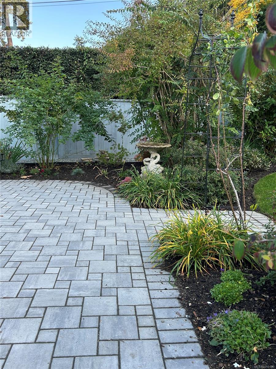 7694 Lantzville Rd, Lantzville