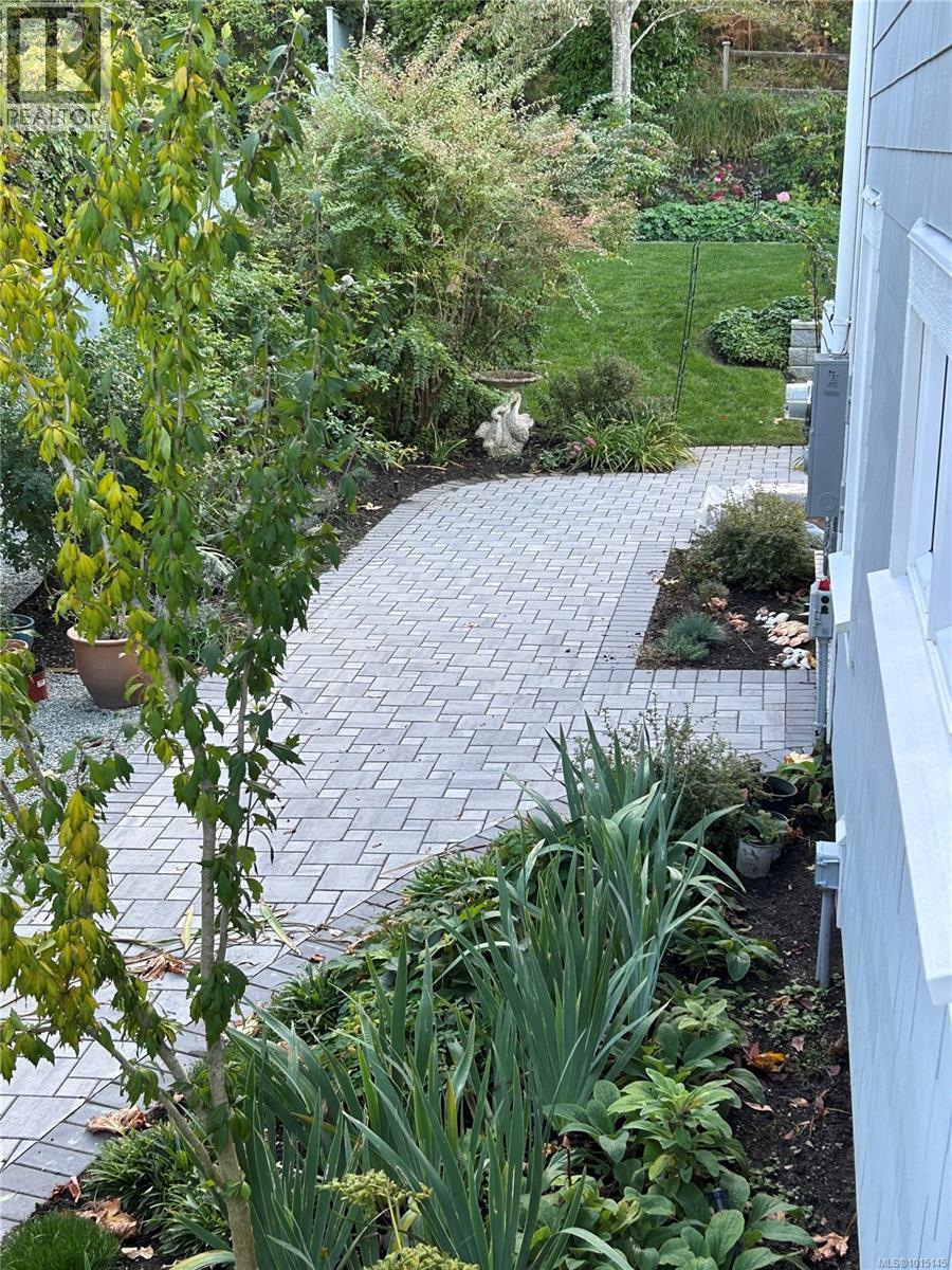 7694 Lantzville Rd, Lantzville