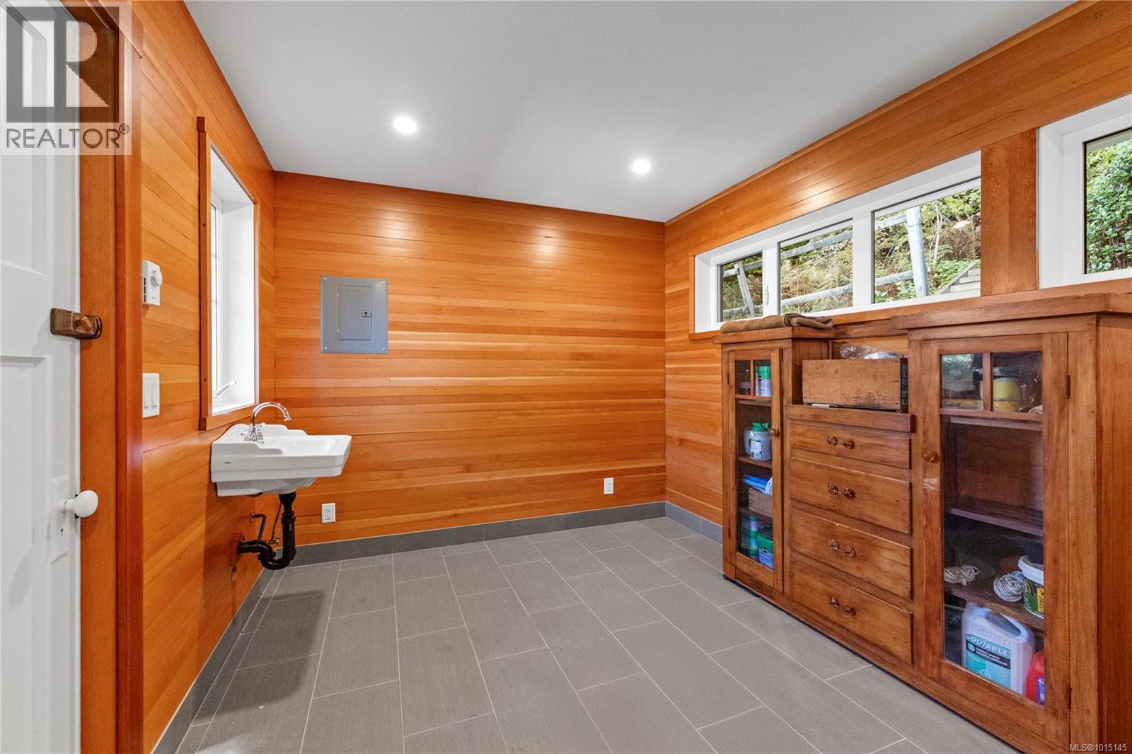 7694 Lantzville Rd, Lantzville