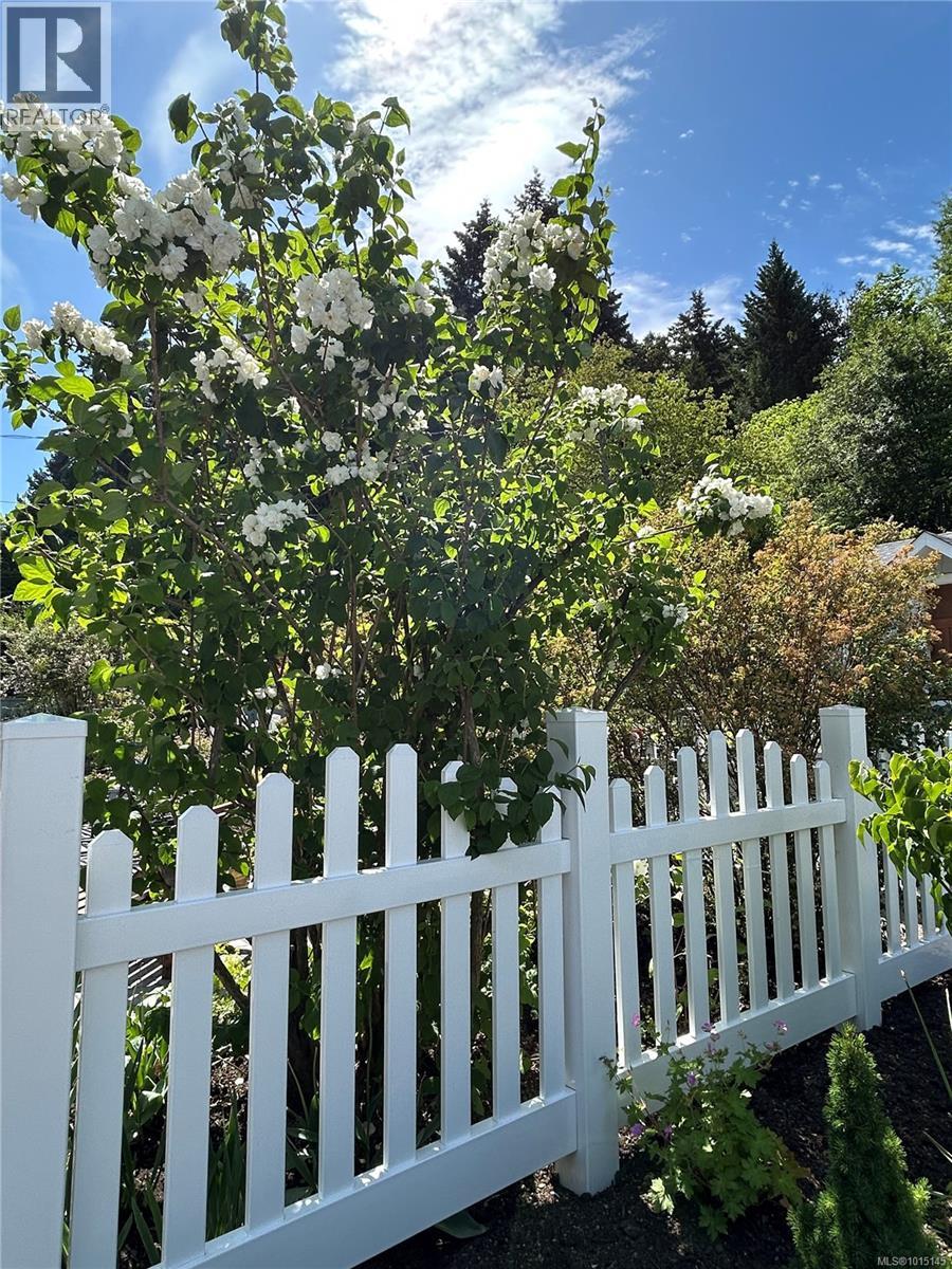 7694 Lantzville Rd, Lantzville