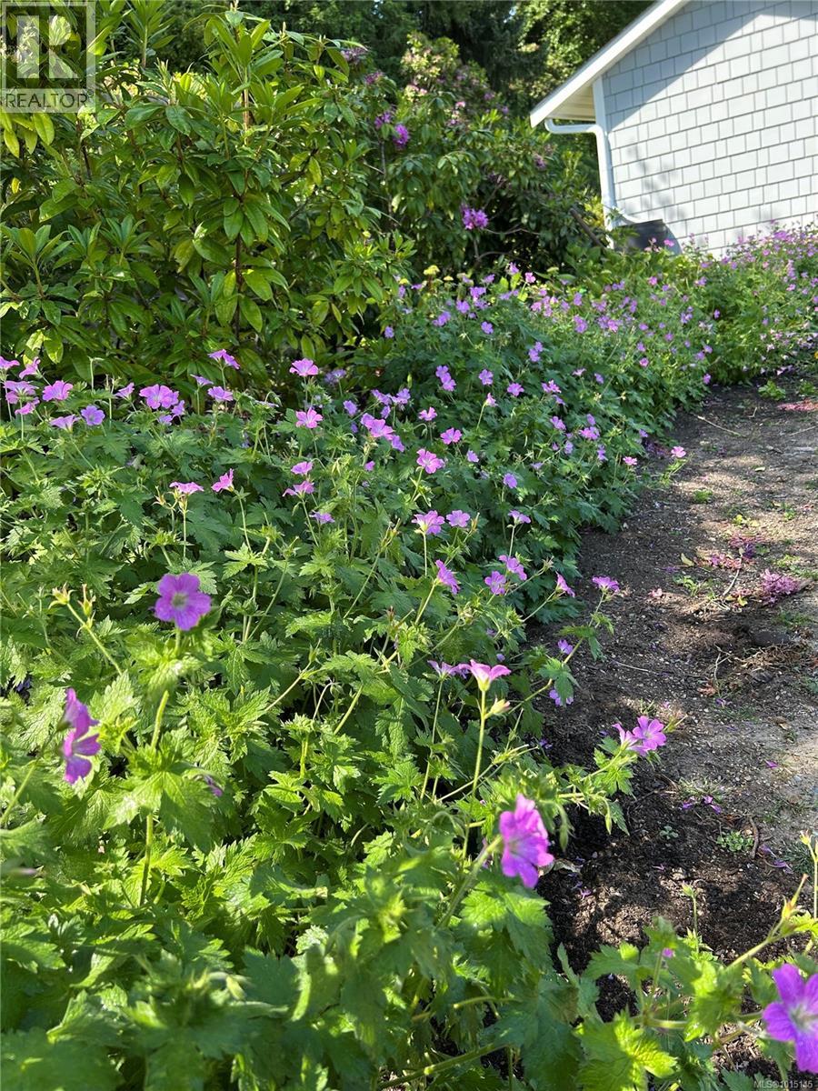 7694 Lantzville Rd, Lantzville