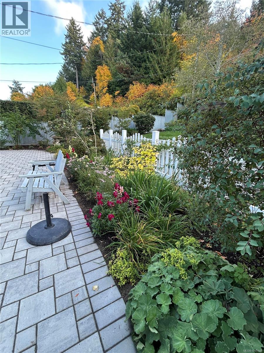 7694 Lantzville Rd, Lantzville