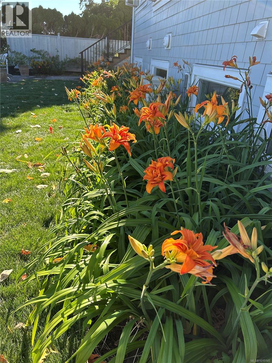 7694 Lantzville Rd, Lantzville