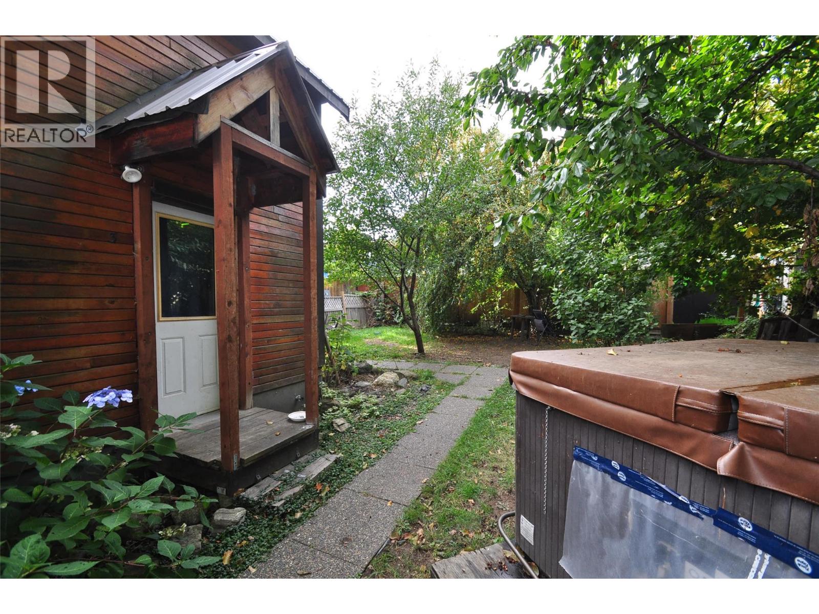 105 Washington Street N, Kaslo