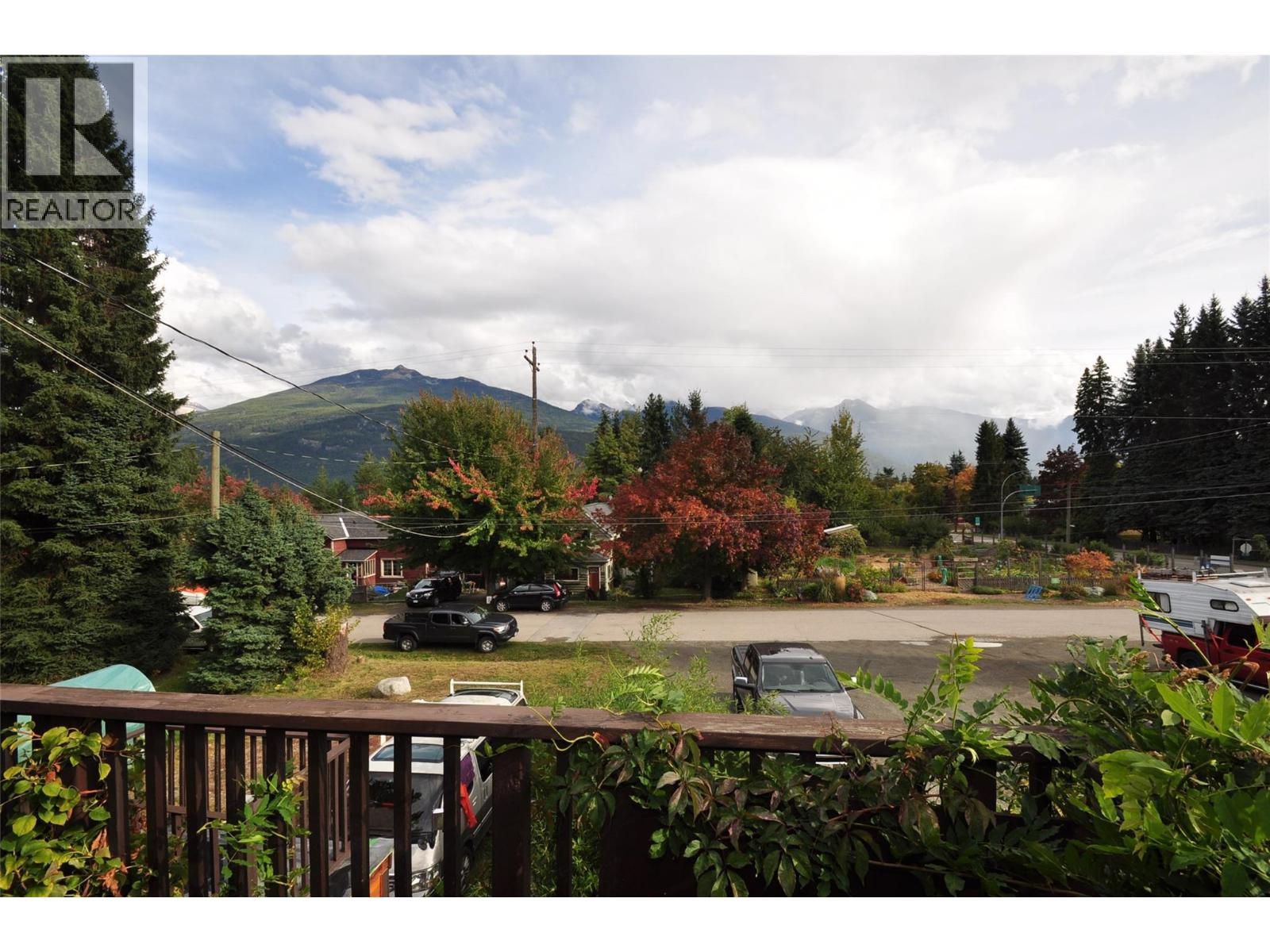 105 Washington Street N, Kaslo