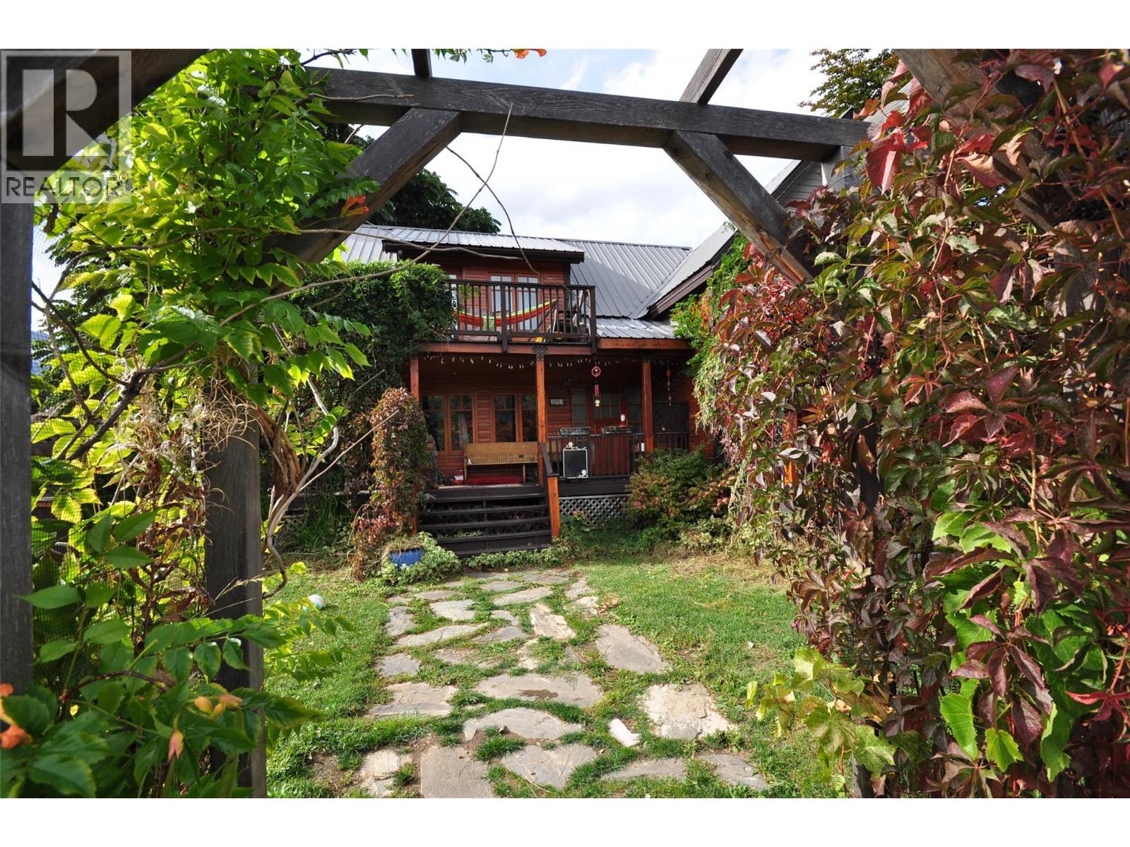 105 Washington Street N, Kaslo