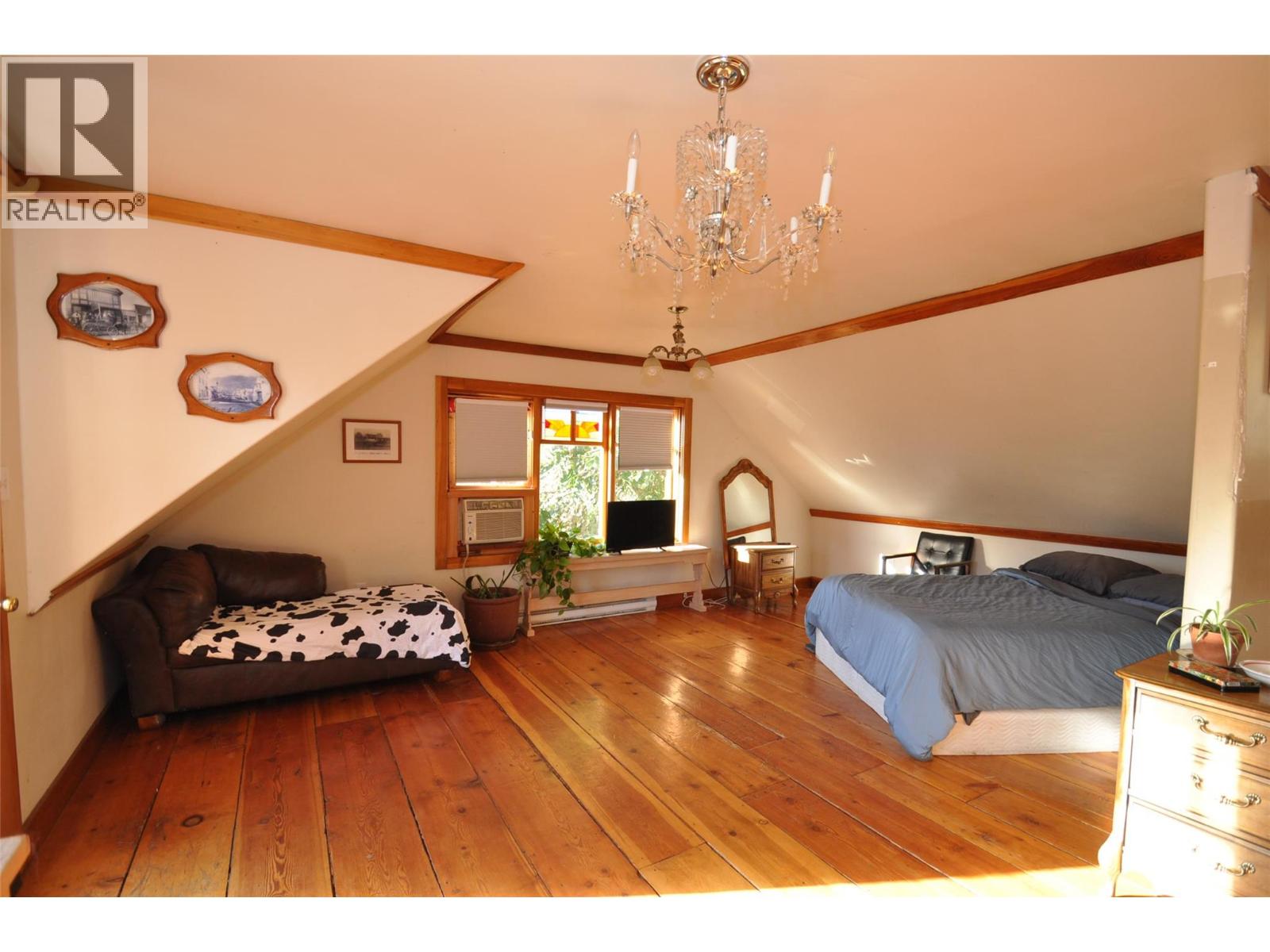 105 Washington Street N, Kaslo