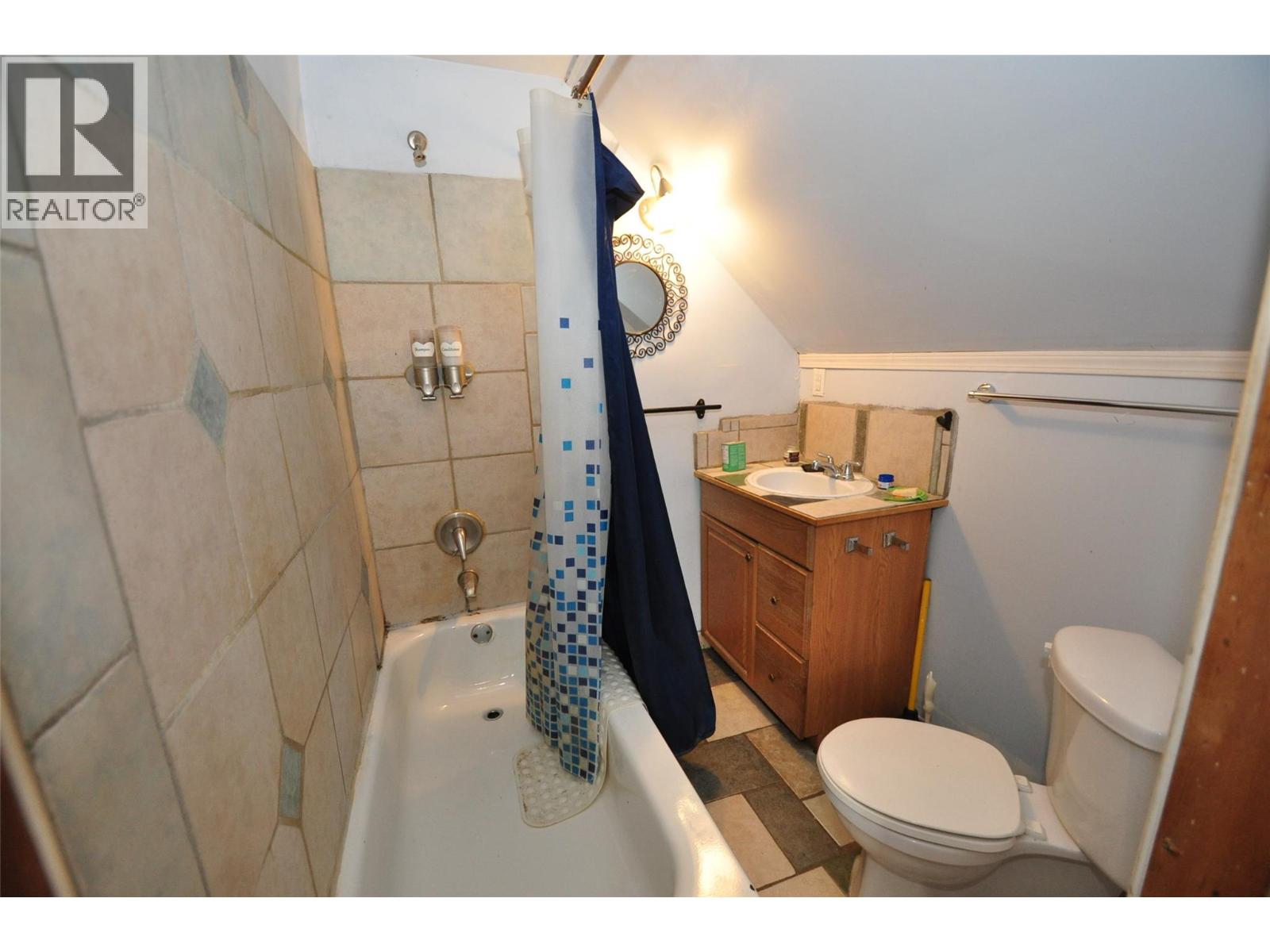 105 Washington Street N, Kaslo