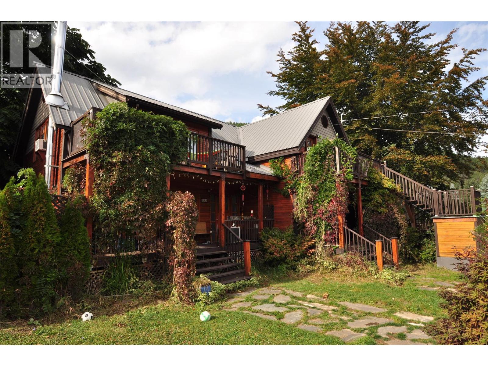 105 Washington Street N, Kaslo