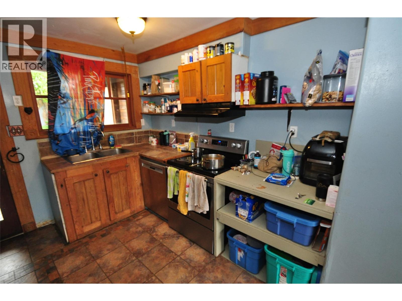 105 Washington Street N, Kaslo