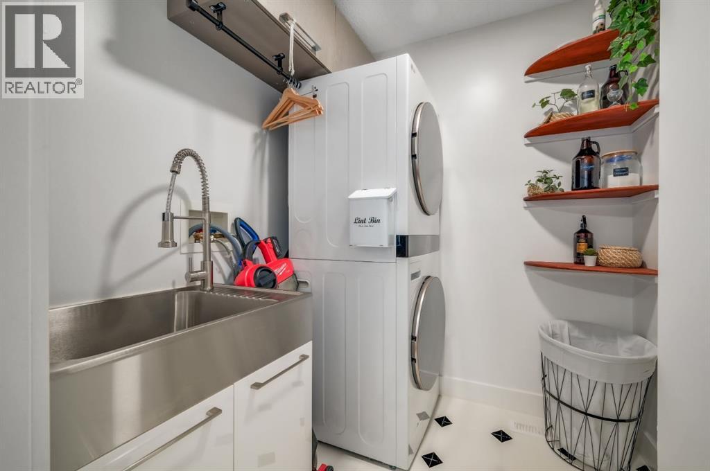 Single Family House for Sale in  Royal Elm Drive NW Royal Oak Calgary 