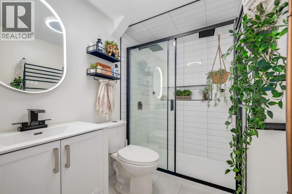 Single Family House for Sale in  Royal Elm Drive NW Royal Oak Calgary 