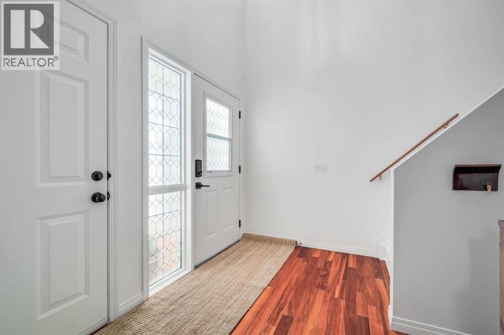 Single Family House for Sale in  Royal Elm Drive NW Royal Oak Calgary 
