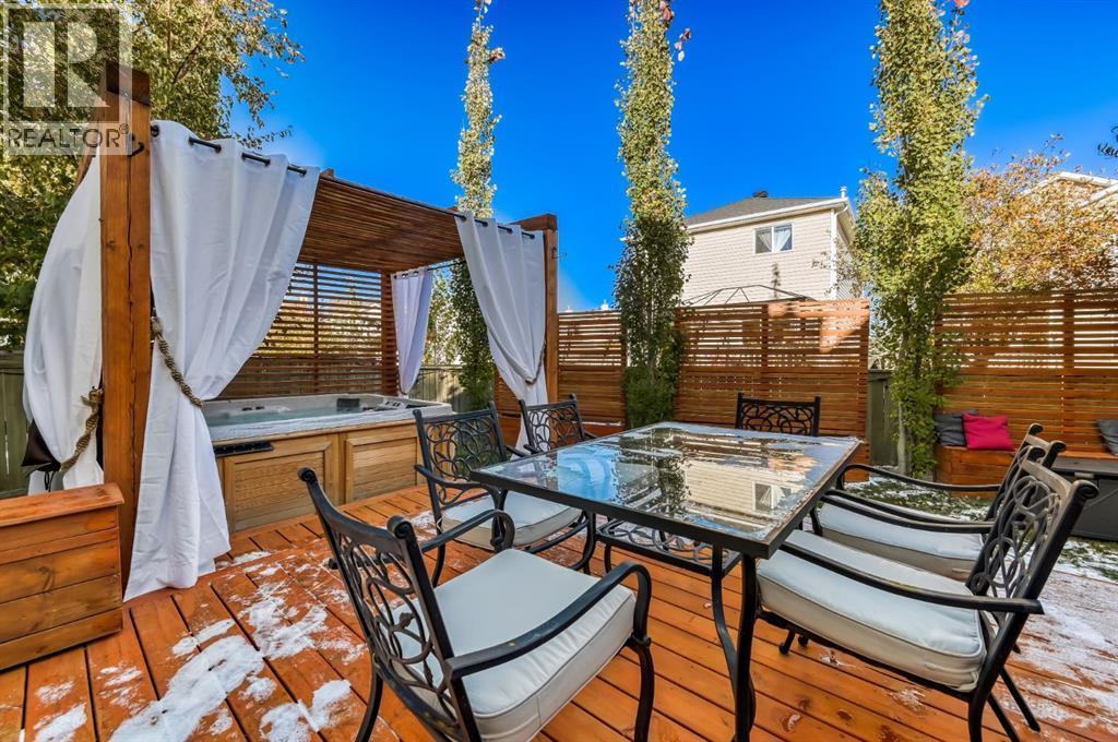 Single Family House for Sale in  Royal Elm Drive NW Royal Oak Calgary 