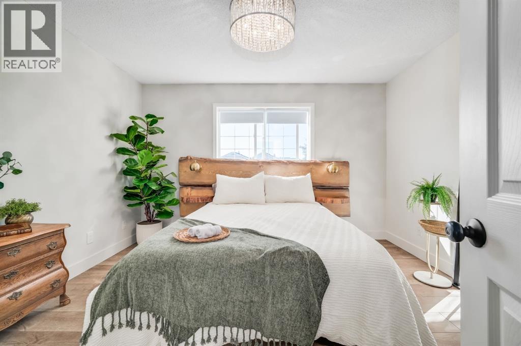 Single Family House for Sale in  Royal Elm Drive NW Royal Oak Calgary 