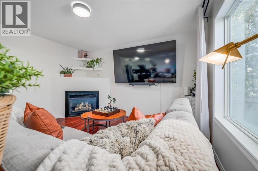 Single Family House for Sale in  Royal Elm Drive NW Royal Oak Calgary 