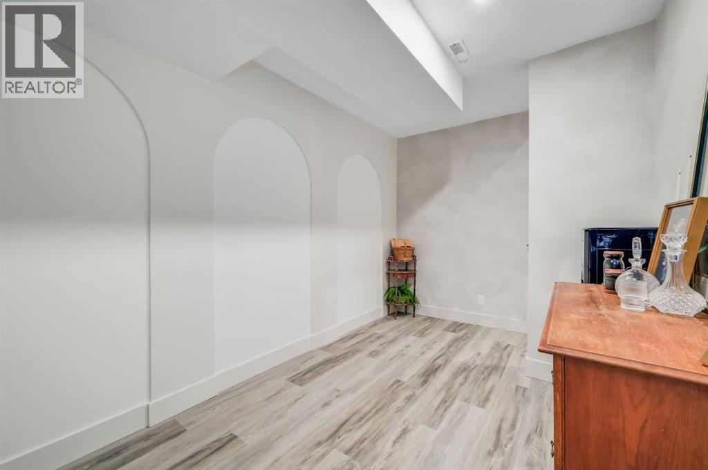 Single Family House for Sale in  Royal Elm Drive NW Royal Oak Calgary 