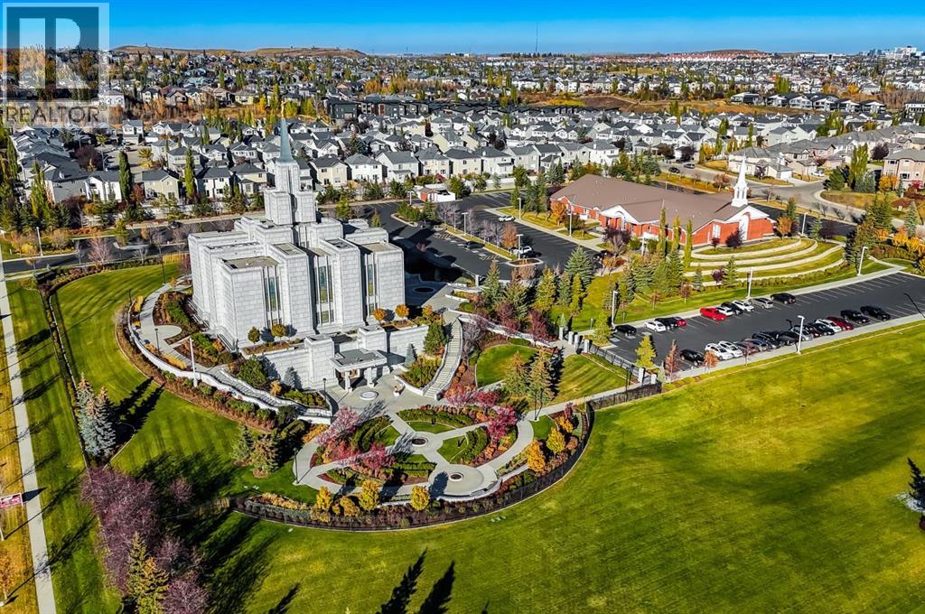 Single Family House for Sale in  Royal Elm Drive NW Royal Oak Calgary 