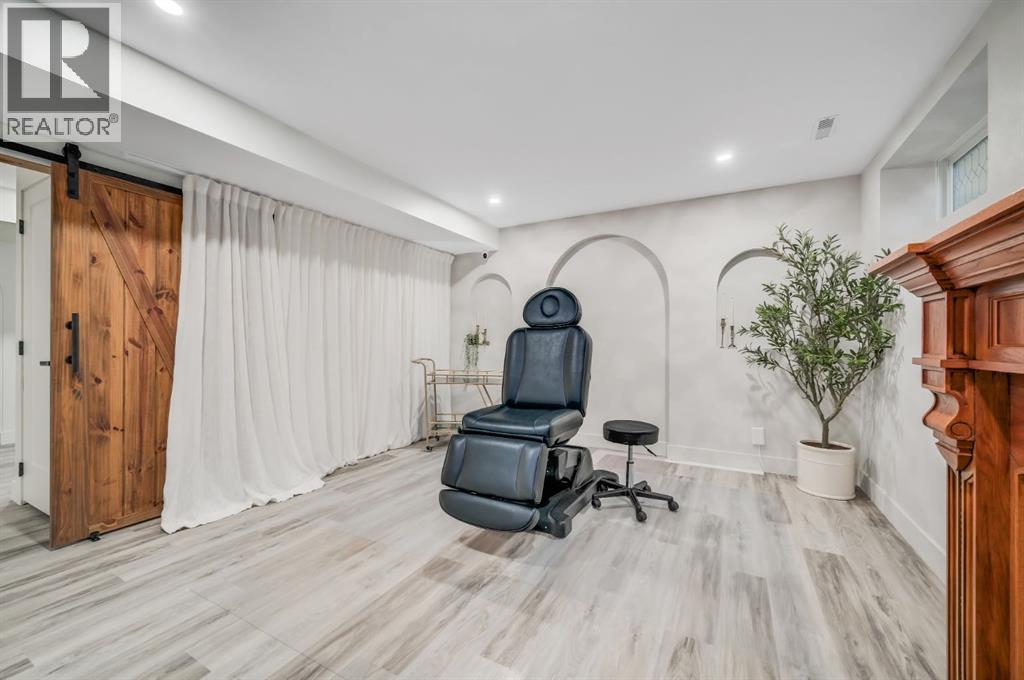 Single Family House for Sale in  Royal Elm Drive NW Royal Oak Calgary 