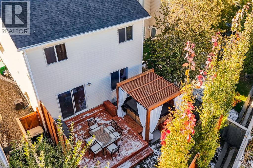 Single Family House for Sale in  Royal Elm Drive NW Royal Oak Calgary 