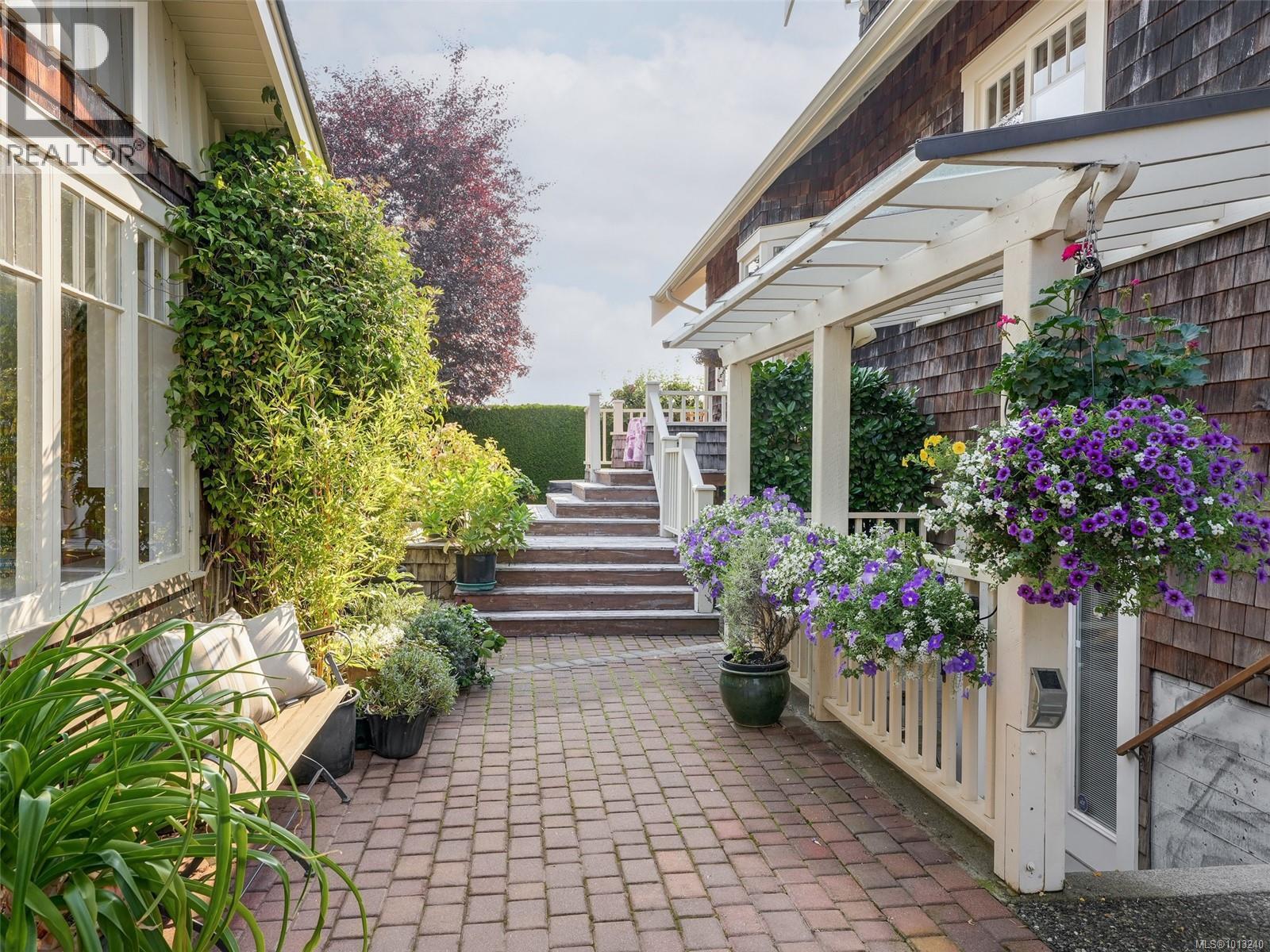 1974 Hovey Rd, Central Saanich