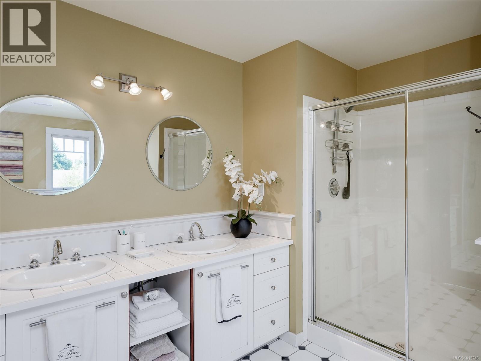 1974 Hovey Rd, Central Saanich