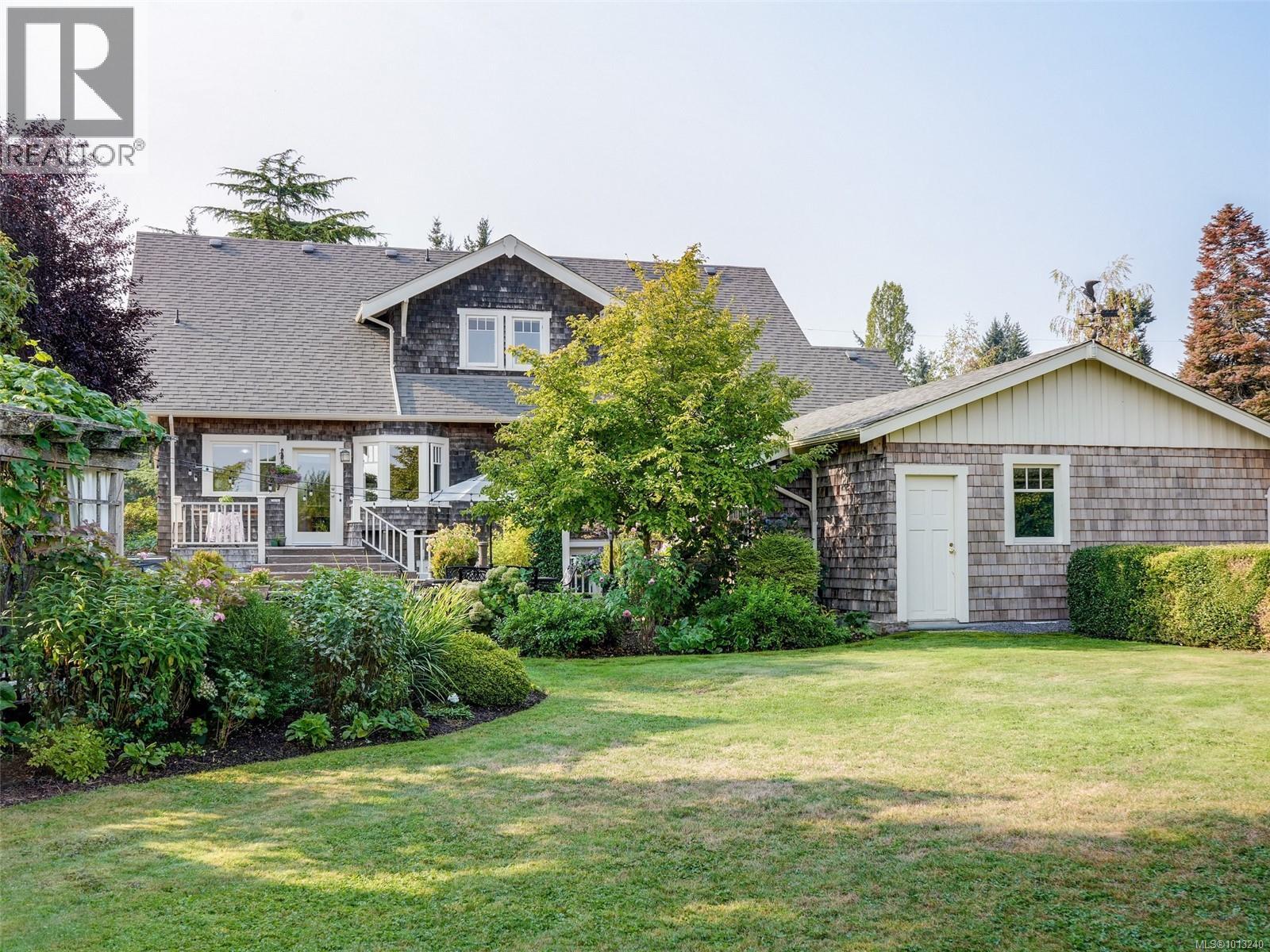 1974 Hovey Rd, Central Saanich