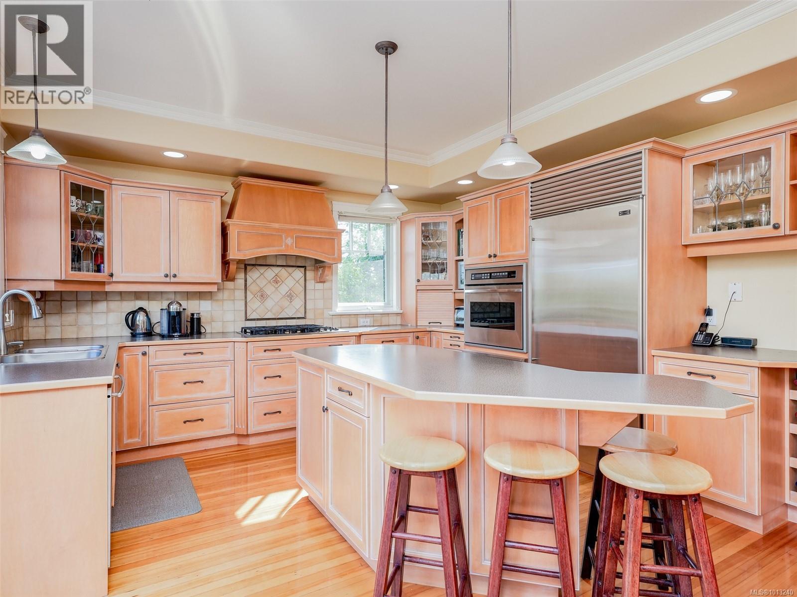 1974 Hovey Rd, Central Saanich