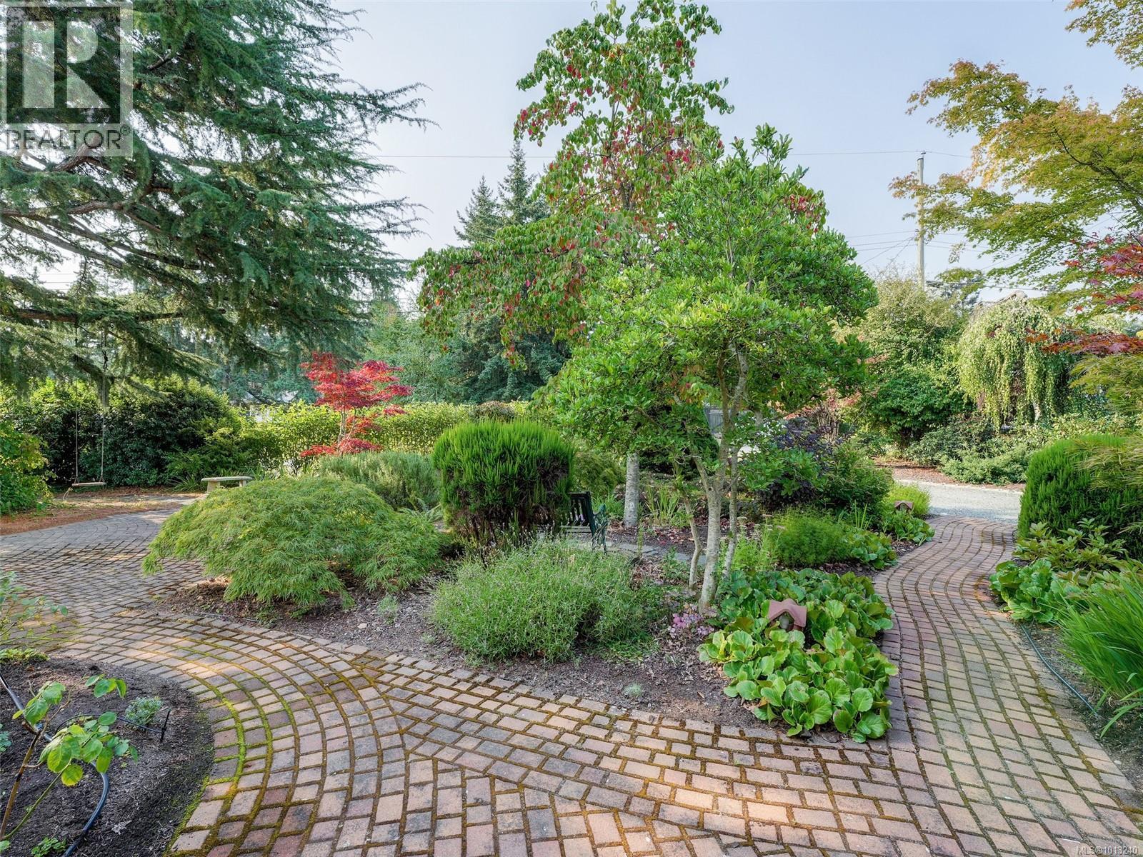 1974 Hovey Rd, Central Saanich
