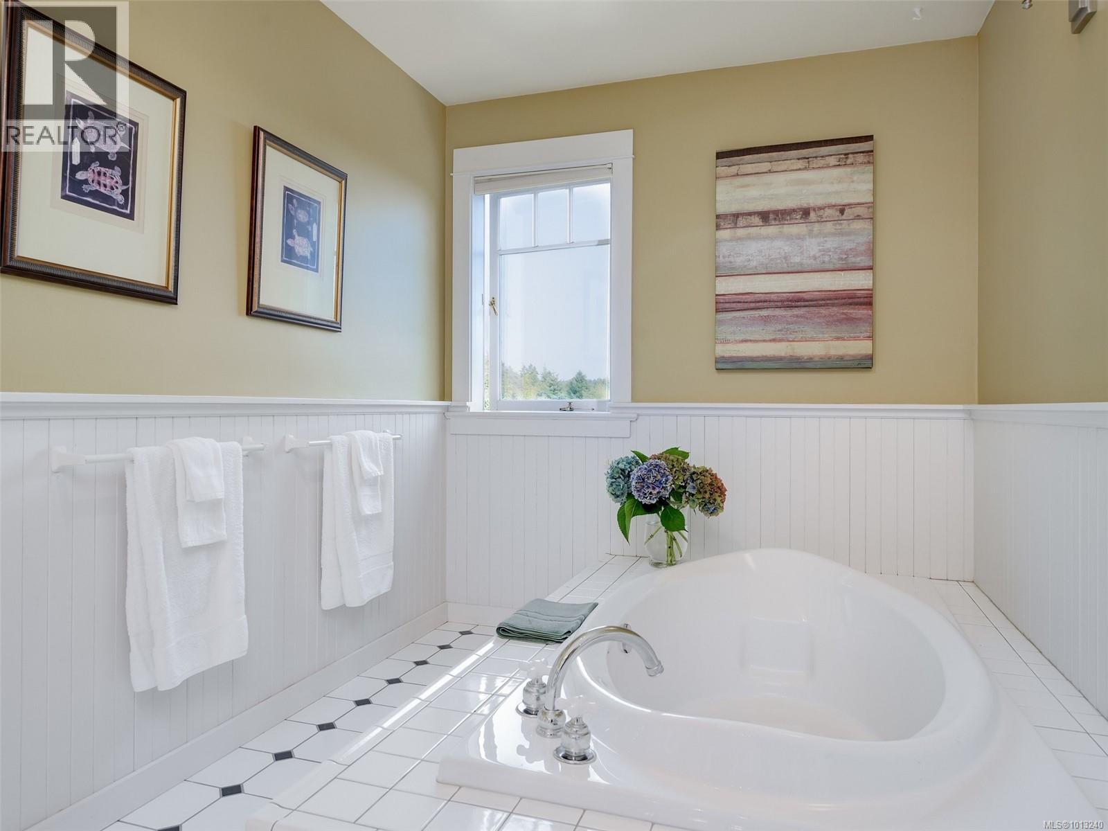 1974 Hovey Rd, Central Saanich