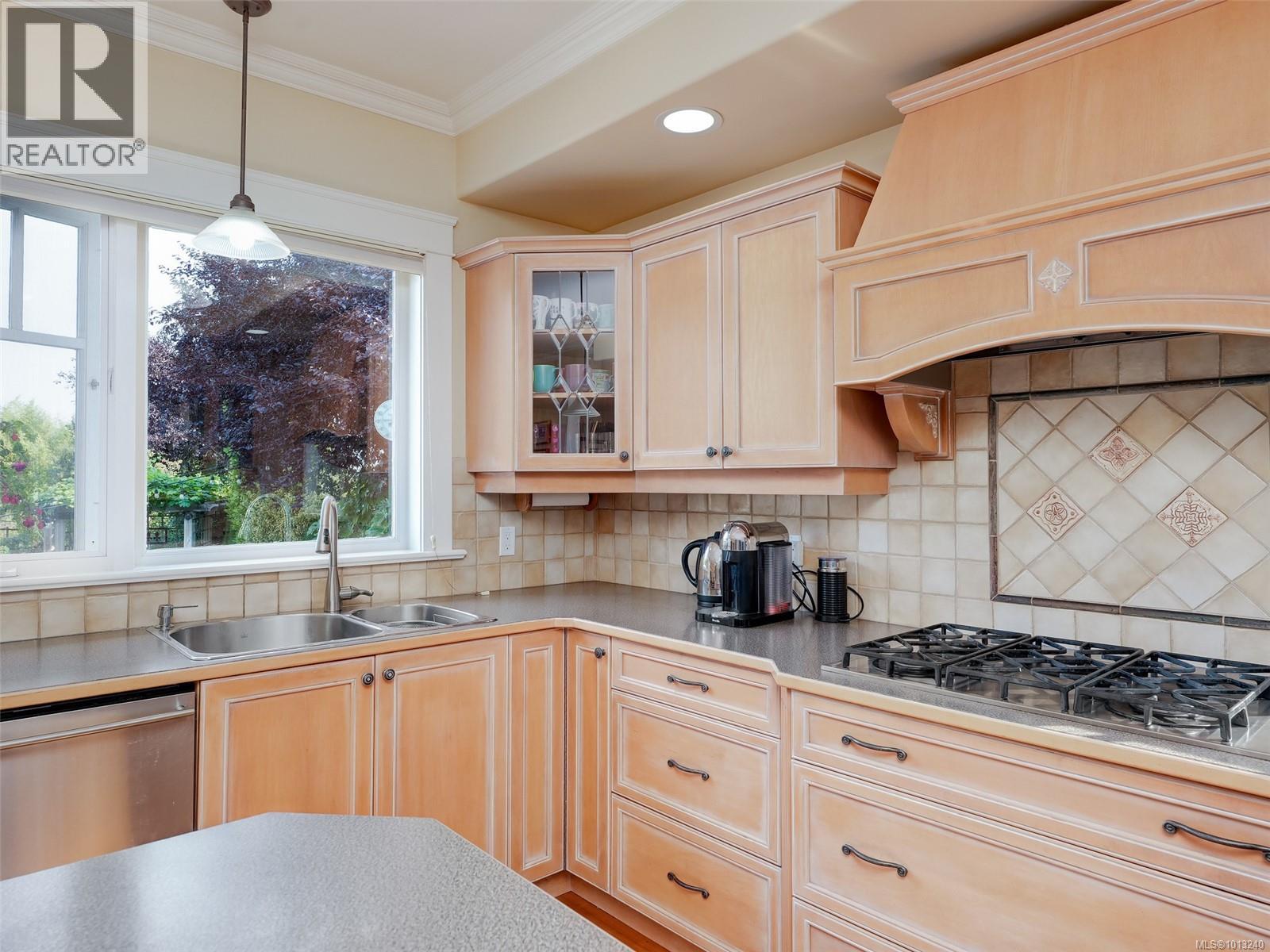 1974 Hovey Rd, Central Saanich