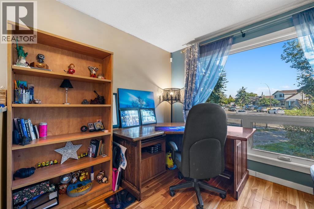 Single Family House for Sale in  Fonda Crescent SE Forest Heights Calgary 
