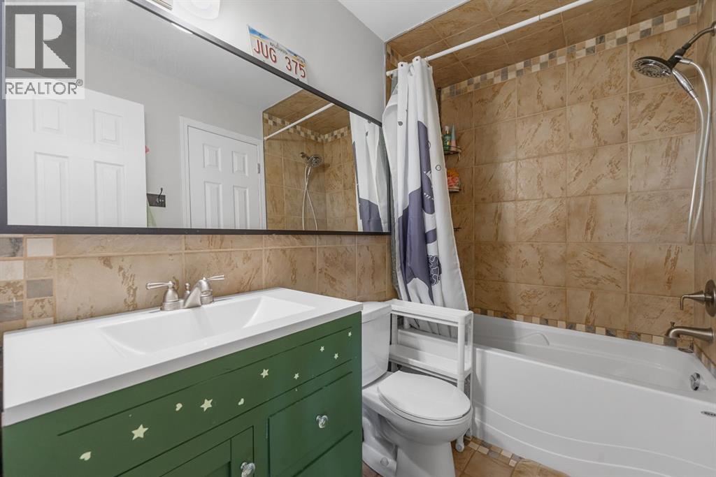 Single Family House for Sale in  Fonda Crescent SE Forest Heights Calgary 
