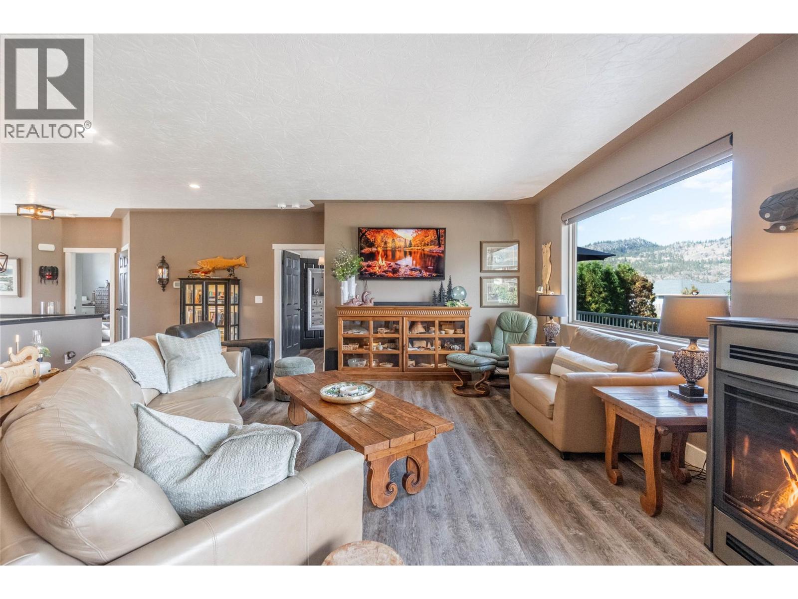 6963 CHARDONNAY Place, Oliver