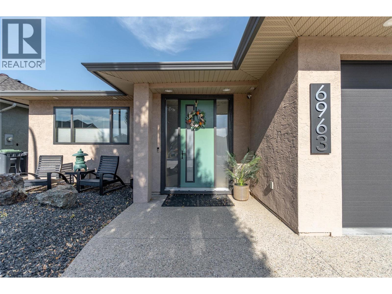 6963 CHARDONNAY Place, Oliver