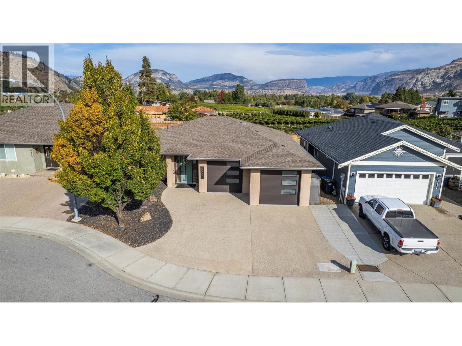 6963 CHARDONNAY Place, Oliver
