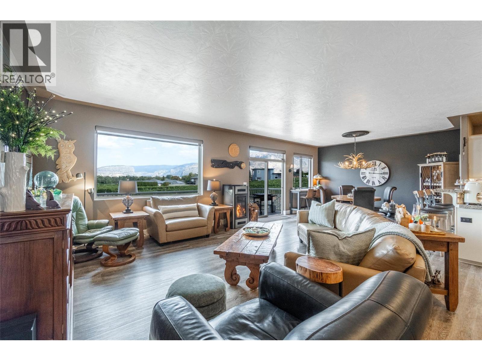 6963 CHARDONNAY Place, Oliver