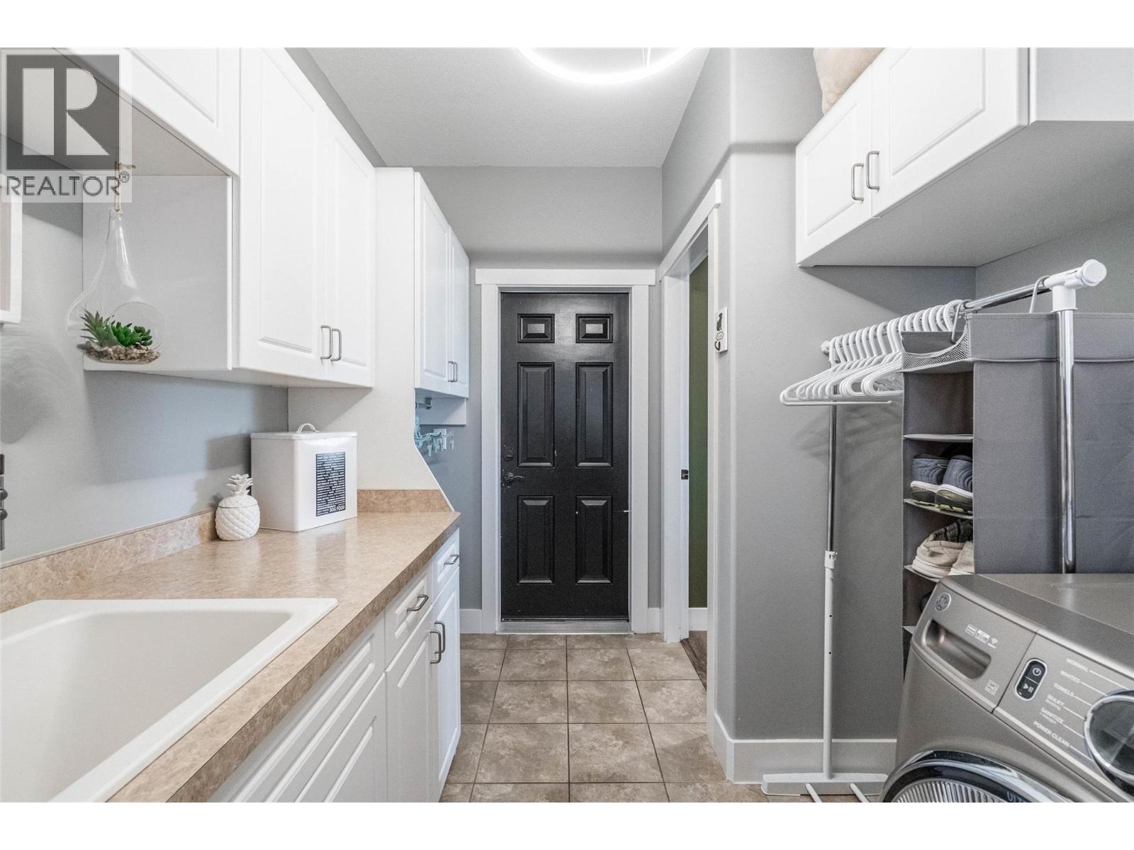 6963 CHARDONNAY Place, Oliver