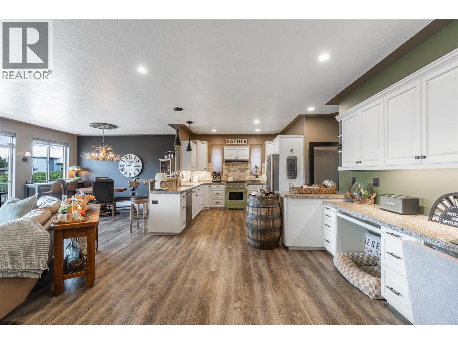 6963 CHARDONNAY Place, Oliver