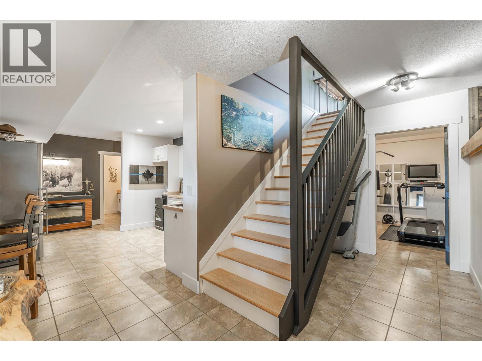 6963 CHARDONNAY Place, Oliver