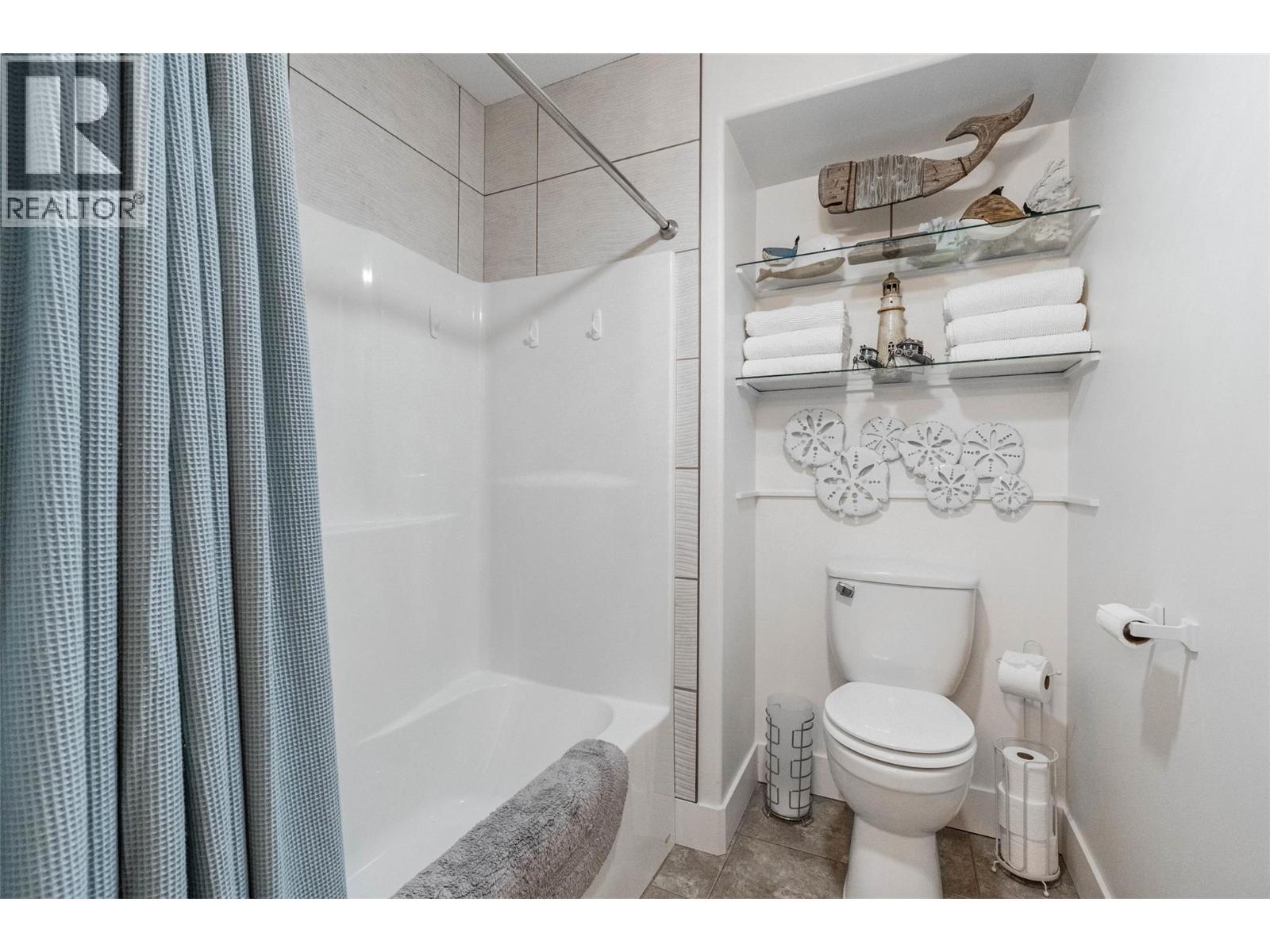 6963 CHARDONNAY Place, Oliver