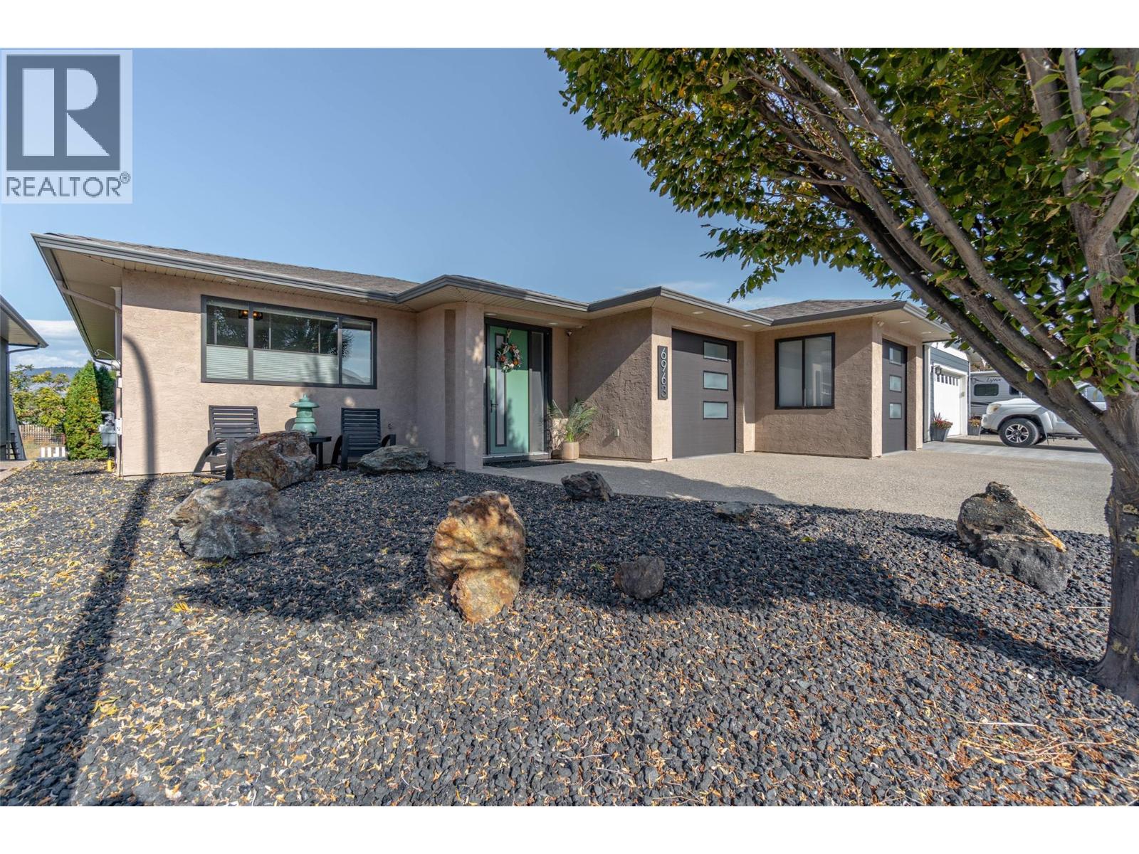 6963 CHARDONNAY Place, Oliver