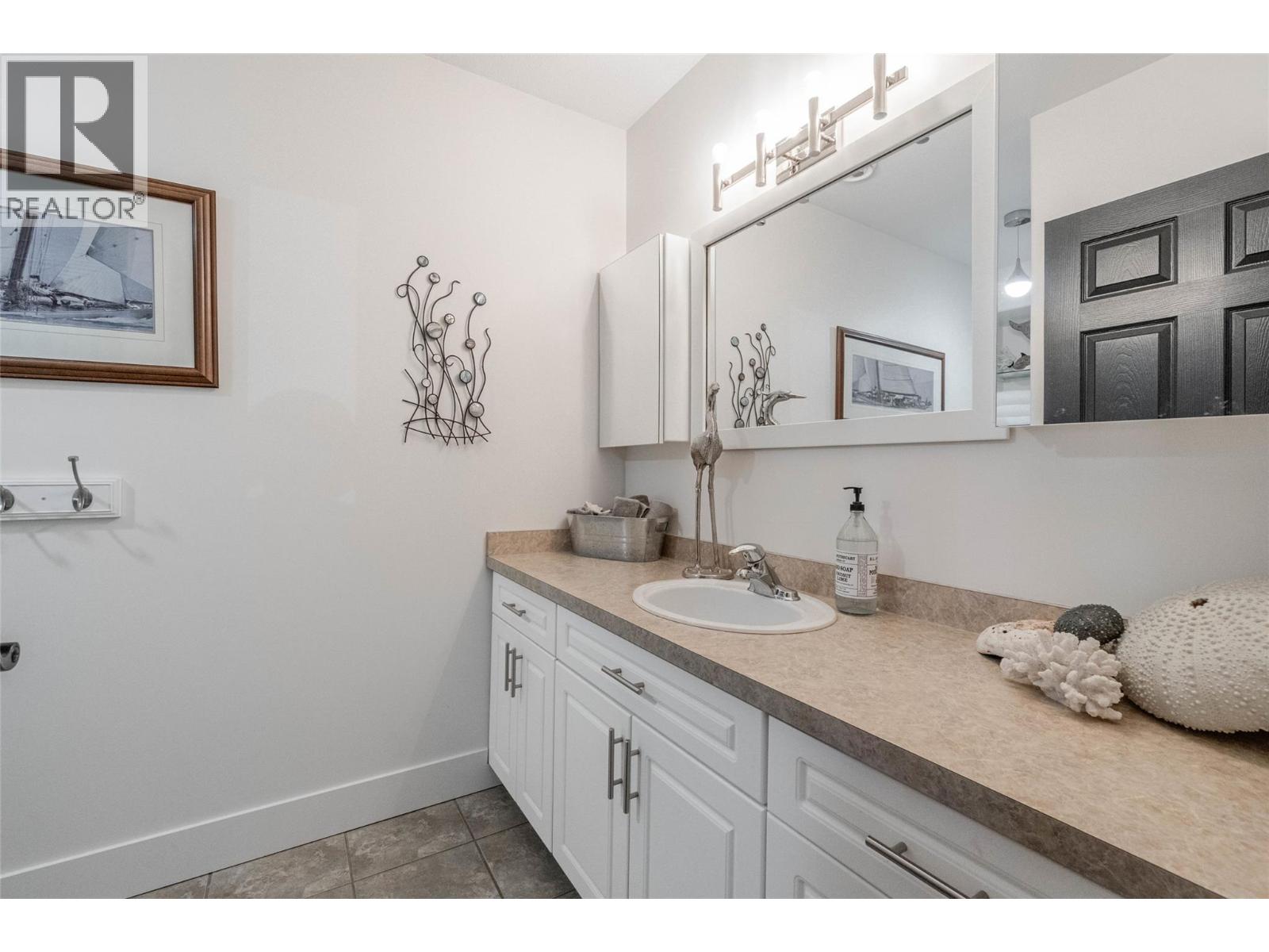 6963 CHARDONNAY Place, Oliver
