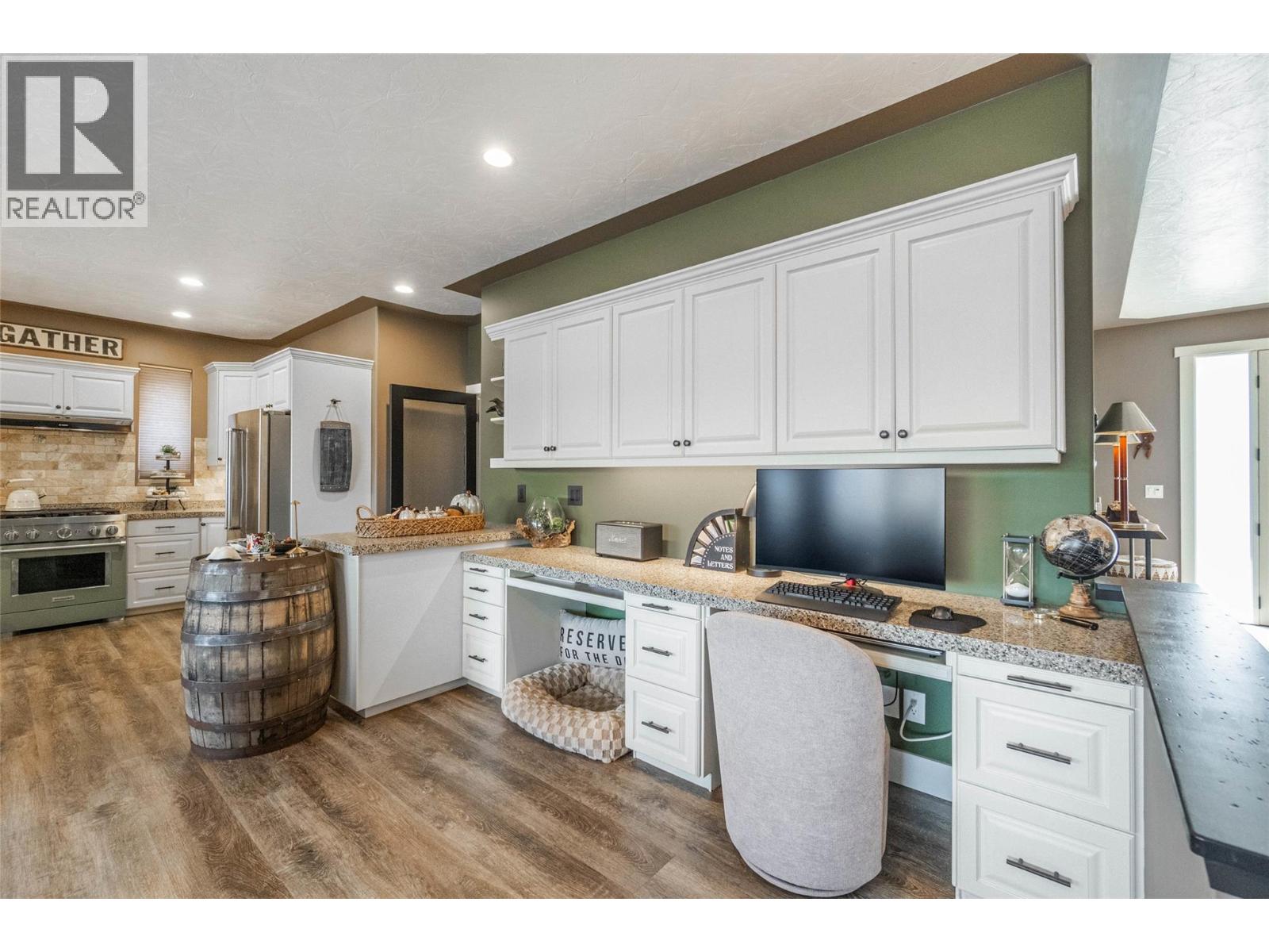 6963 CHARDONNAY Place, Oliver