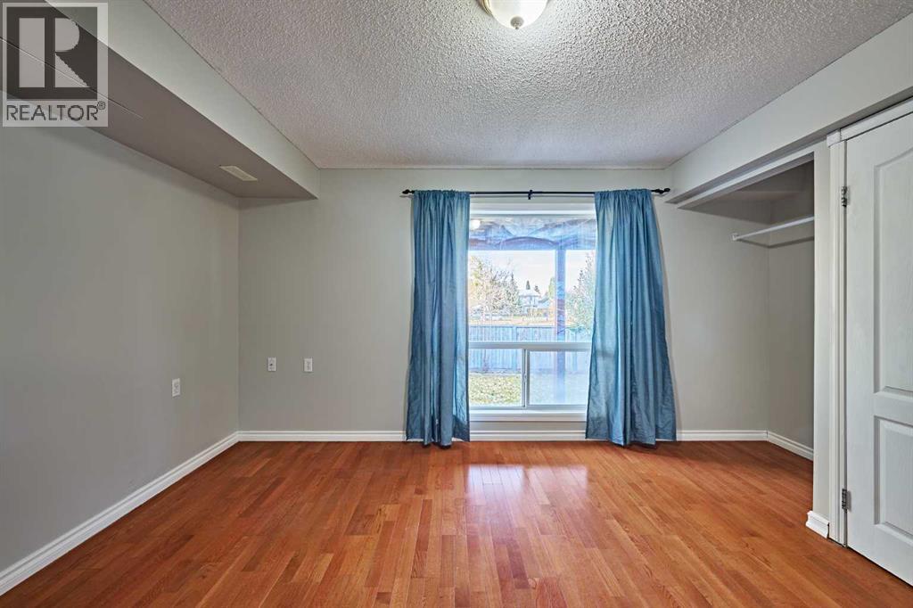Single Family House Bi-level for Sale in  Somervale Green SW Somerset Calgary 