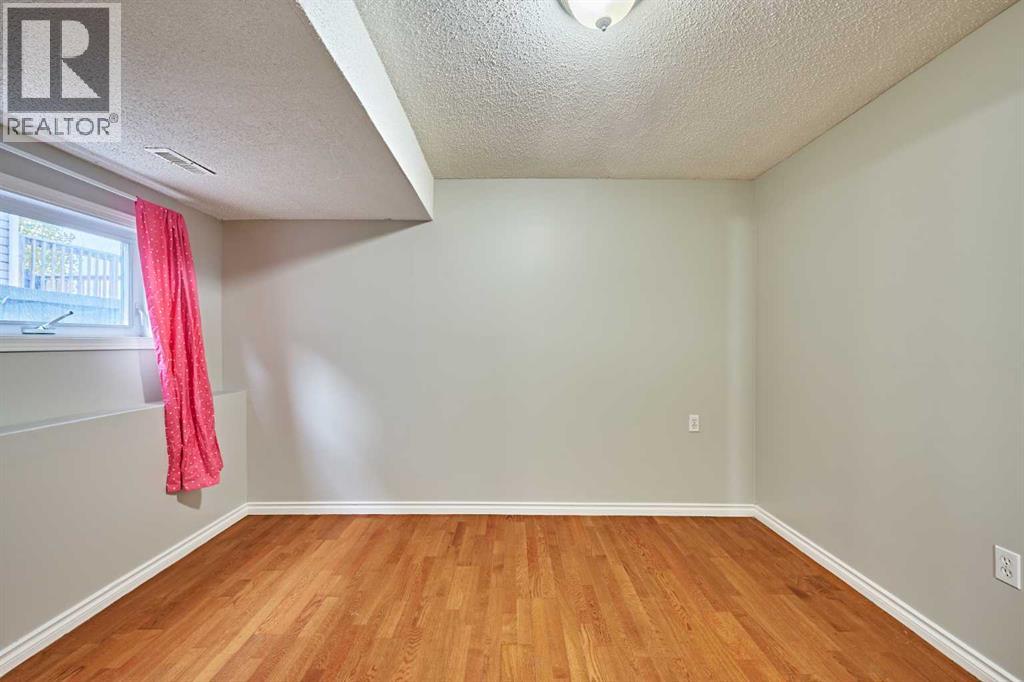Single Family House Bi-level for Sale in  Somervale Green SW Somerset Calgary 